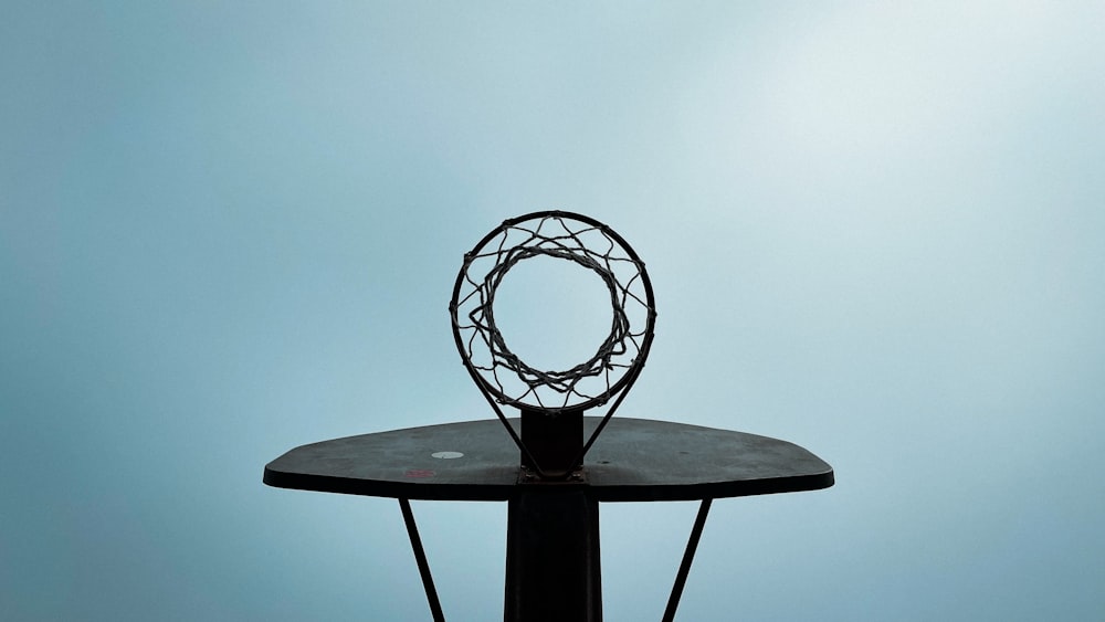 a metal object sitting on top of a metal table