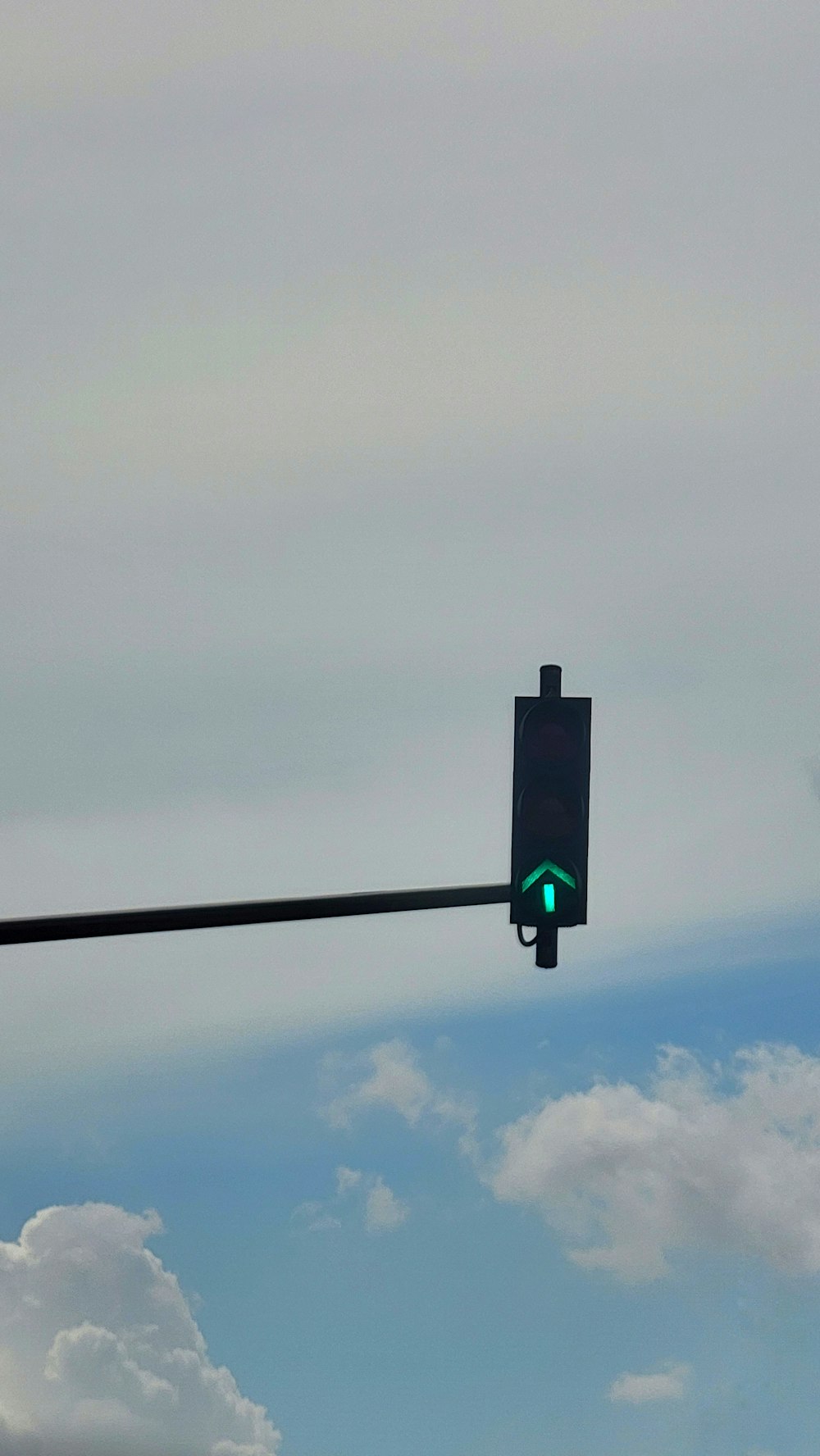 a traffic light with a green arrow on it