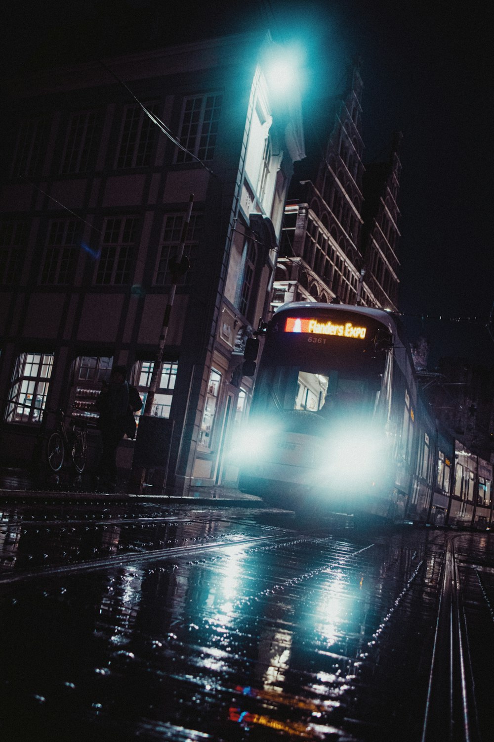 a traffic light on a city street at night