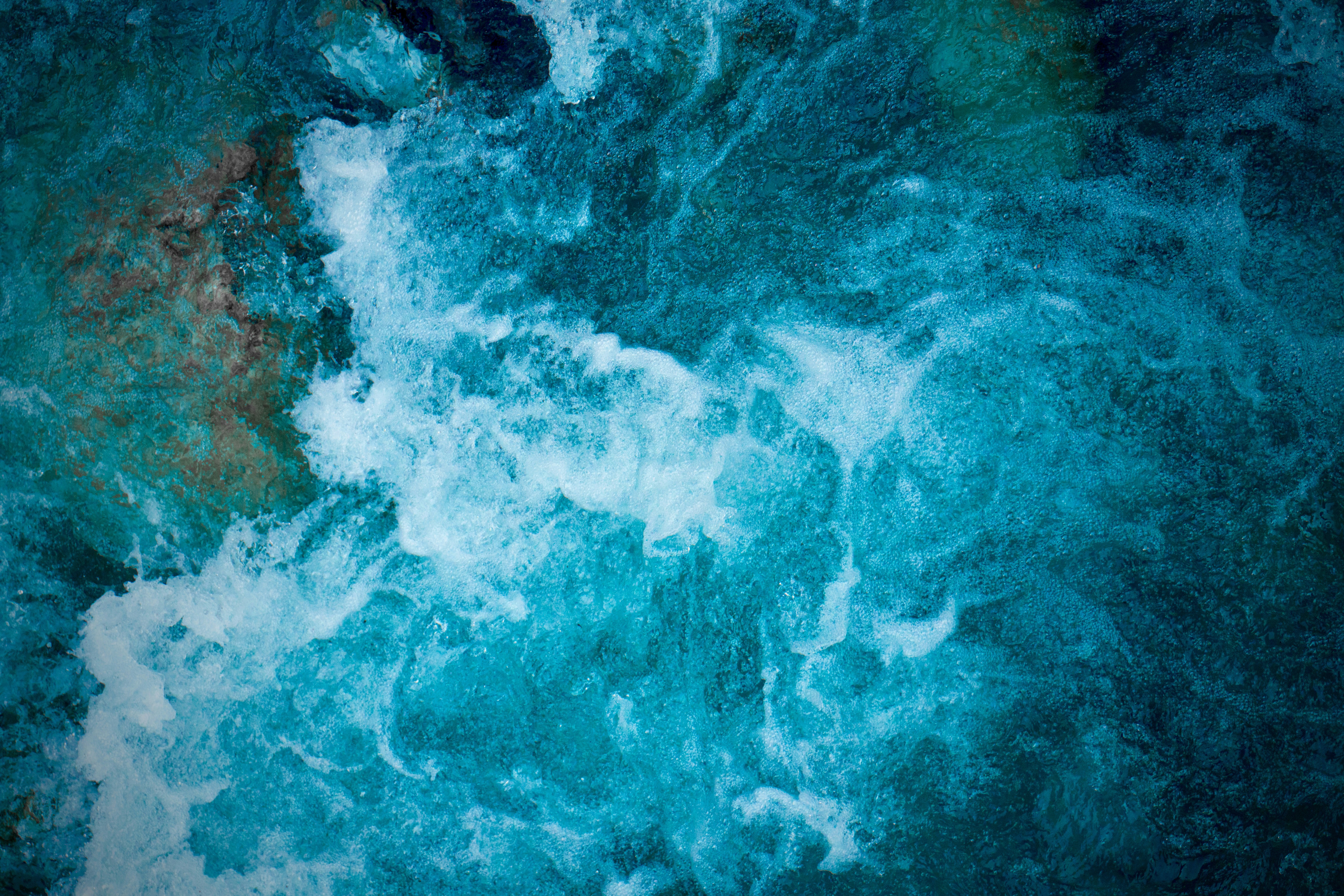 blue water wallpaper, wallpaper, Sejarah Renang di Indonesia: Perkembangan dan Pencapaian 6