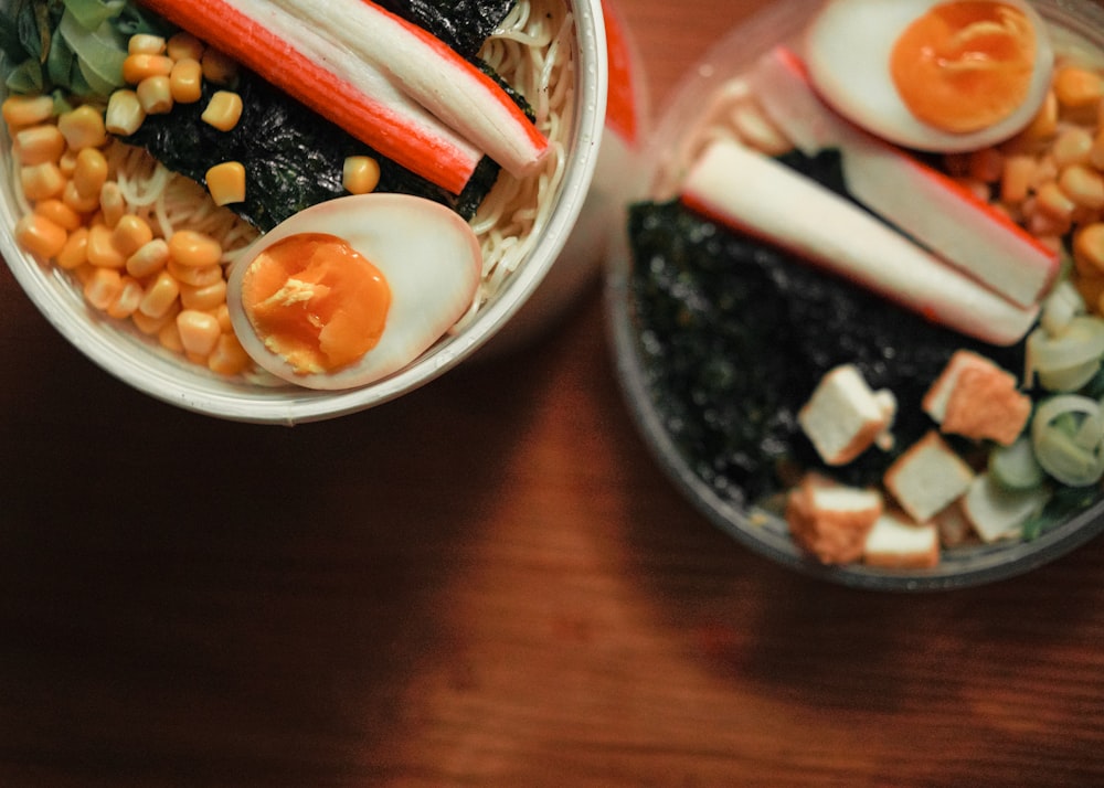 a couple of bowls of food on a table