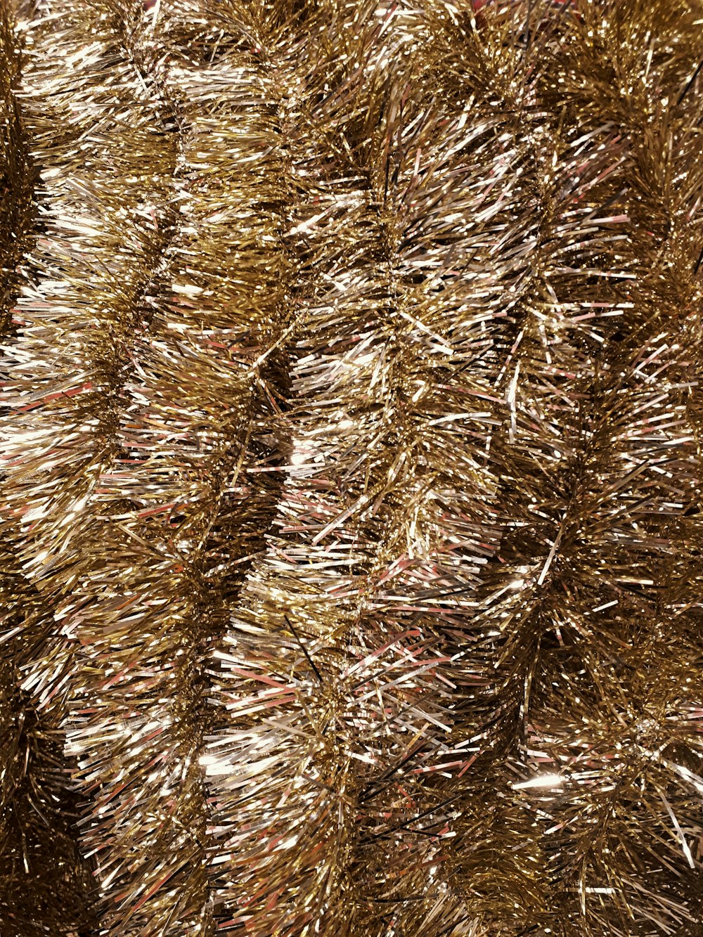 a close up of a bunch of tinsel
