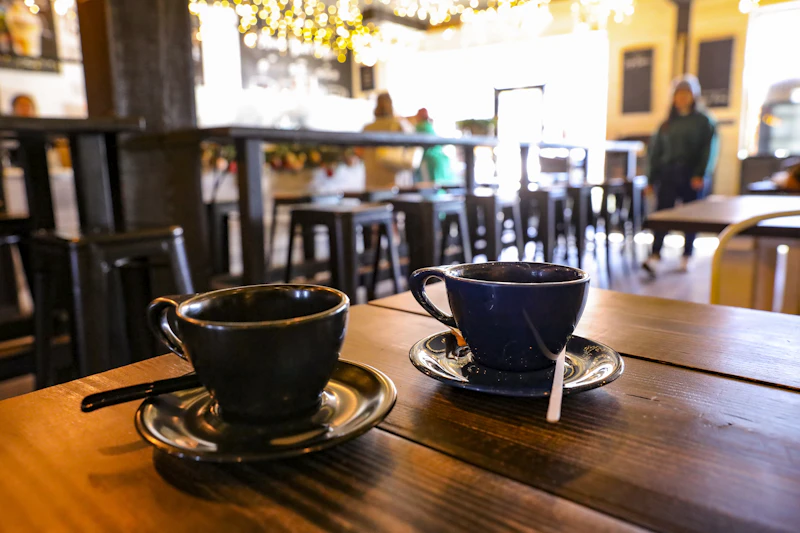 Best Solo Traveler Spots in Orlando: Where to Eat, Drink, and Connect