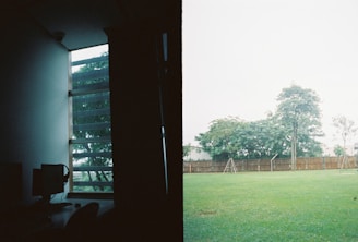 Split-screen comparison of a 3D rendered living area and its real-world counterpart, showcasing error-free execution.