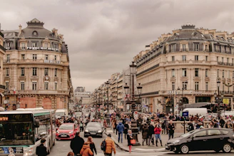 a busy city street filled with lots of traffic