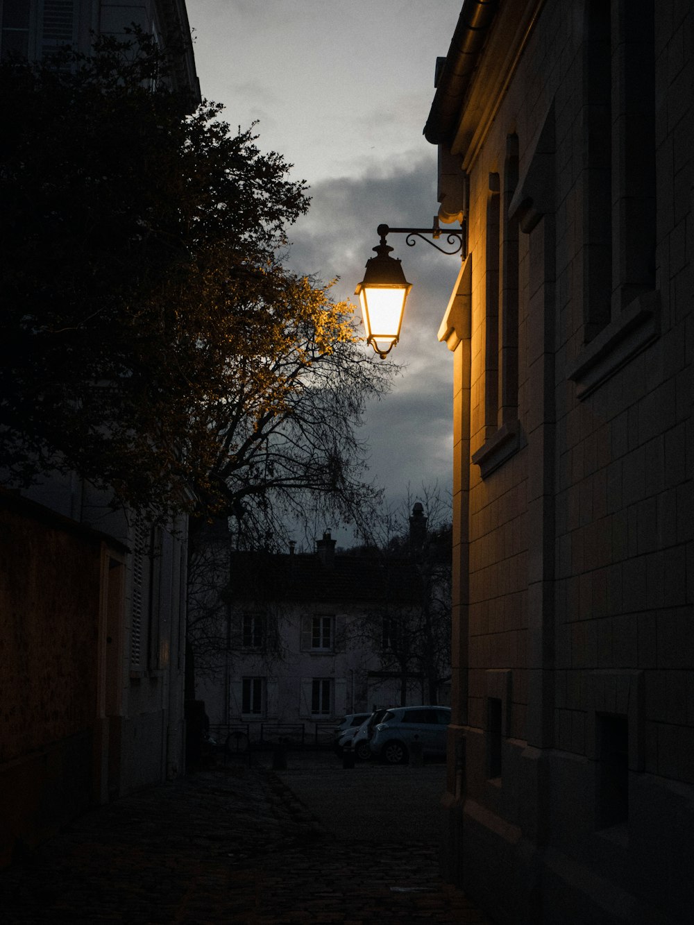 a street light hanging from the side of a building