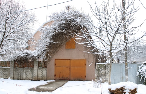Motorised garage door