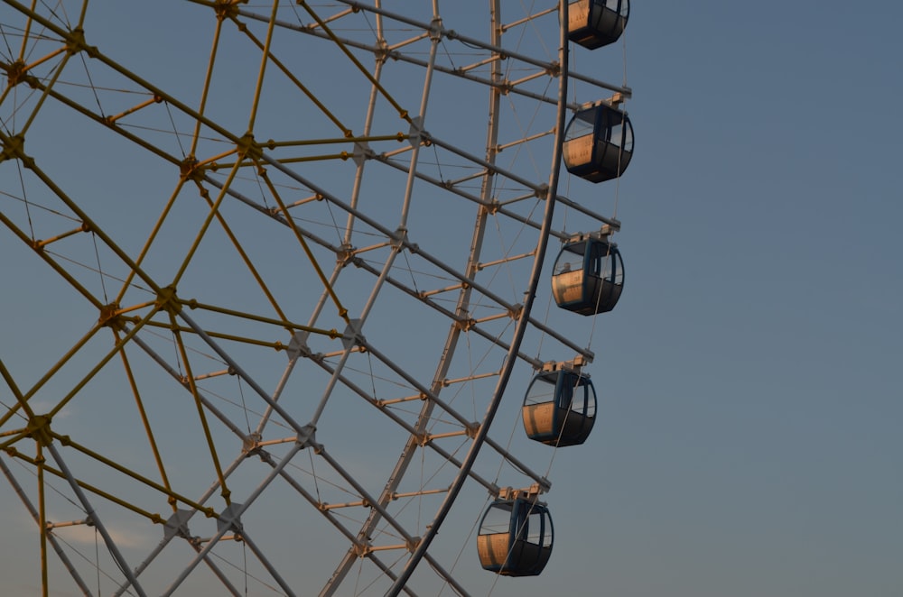 a ferris wheel with four lights on top of it