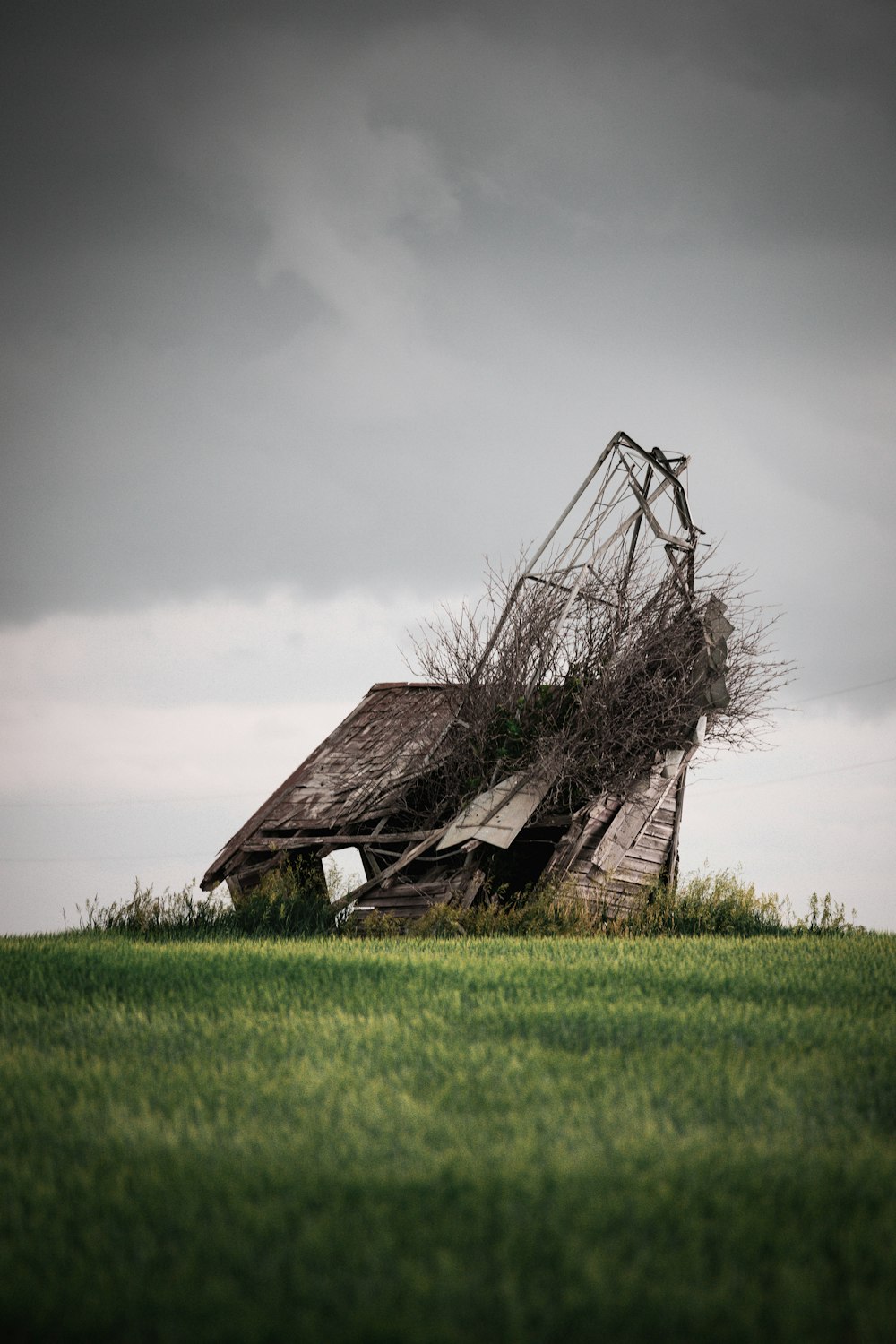 an old, run down barn in the middle of a field