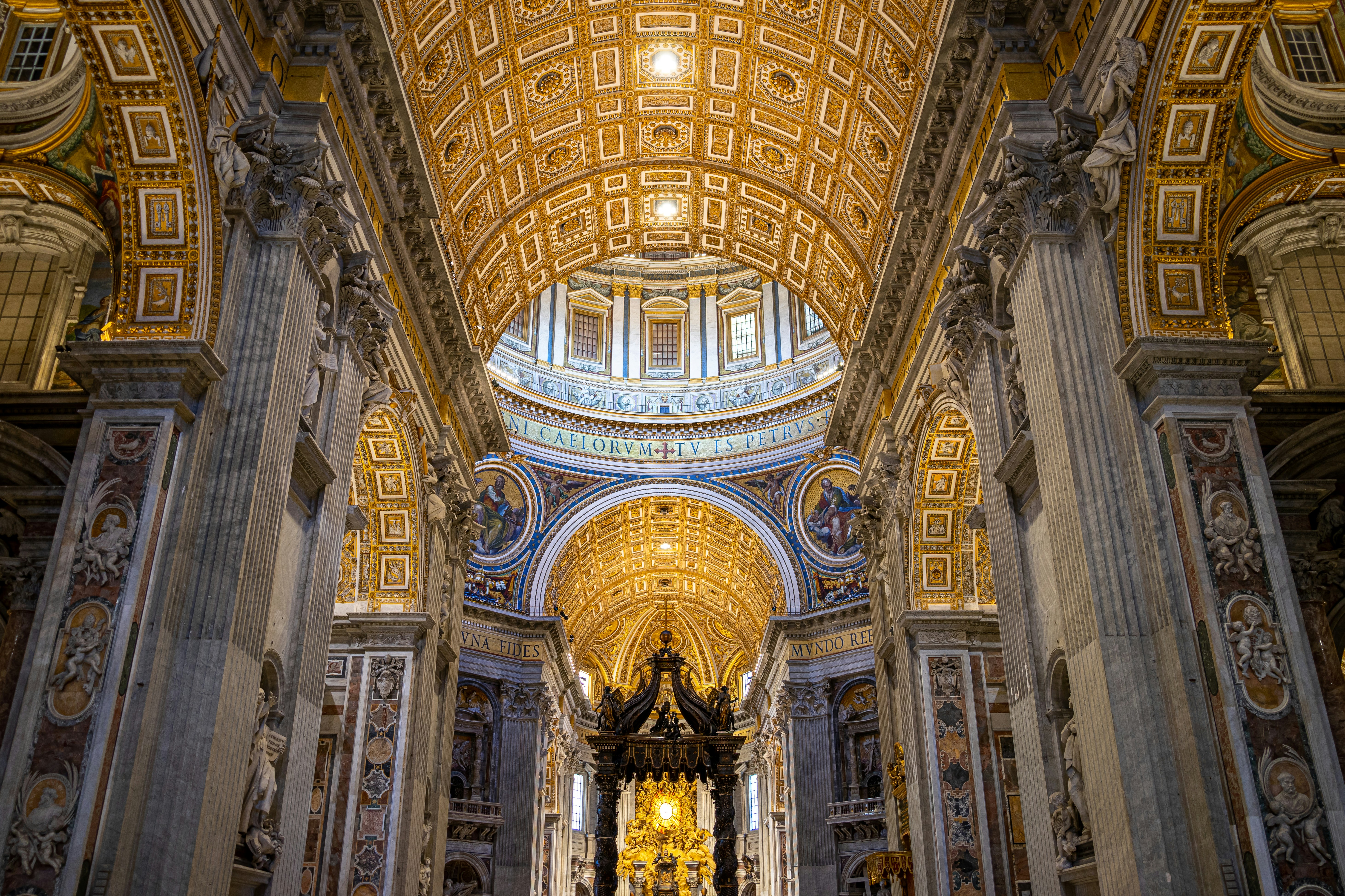 The interior of a church with a vaulted ceiling photo – Free Building Image  on Unsplash, image size:3000x2000