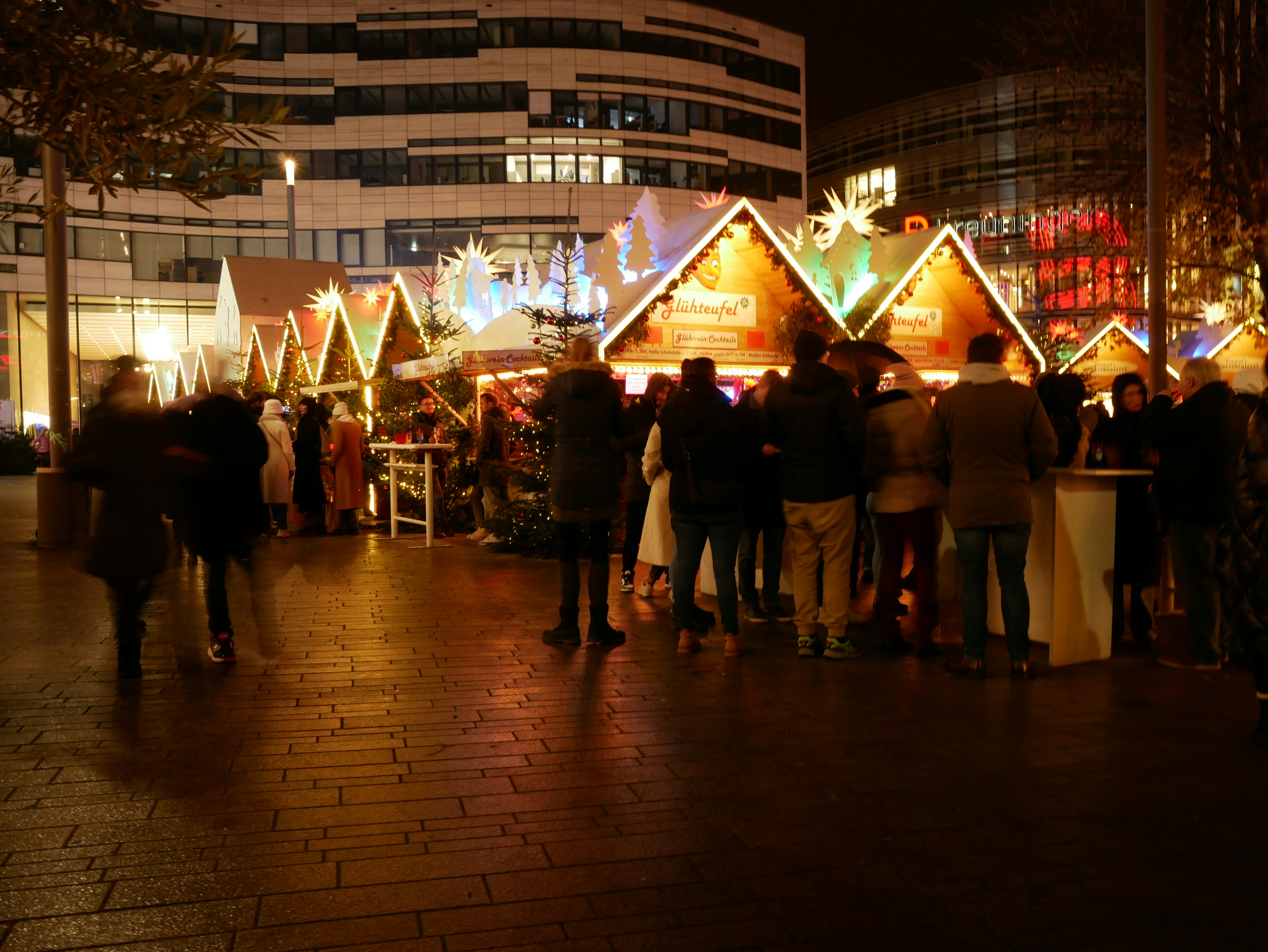 At the christmas market
Weihnachtsmarkt Schadowplatz, Düsseldorf