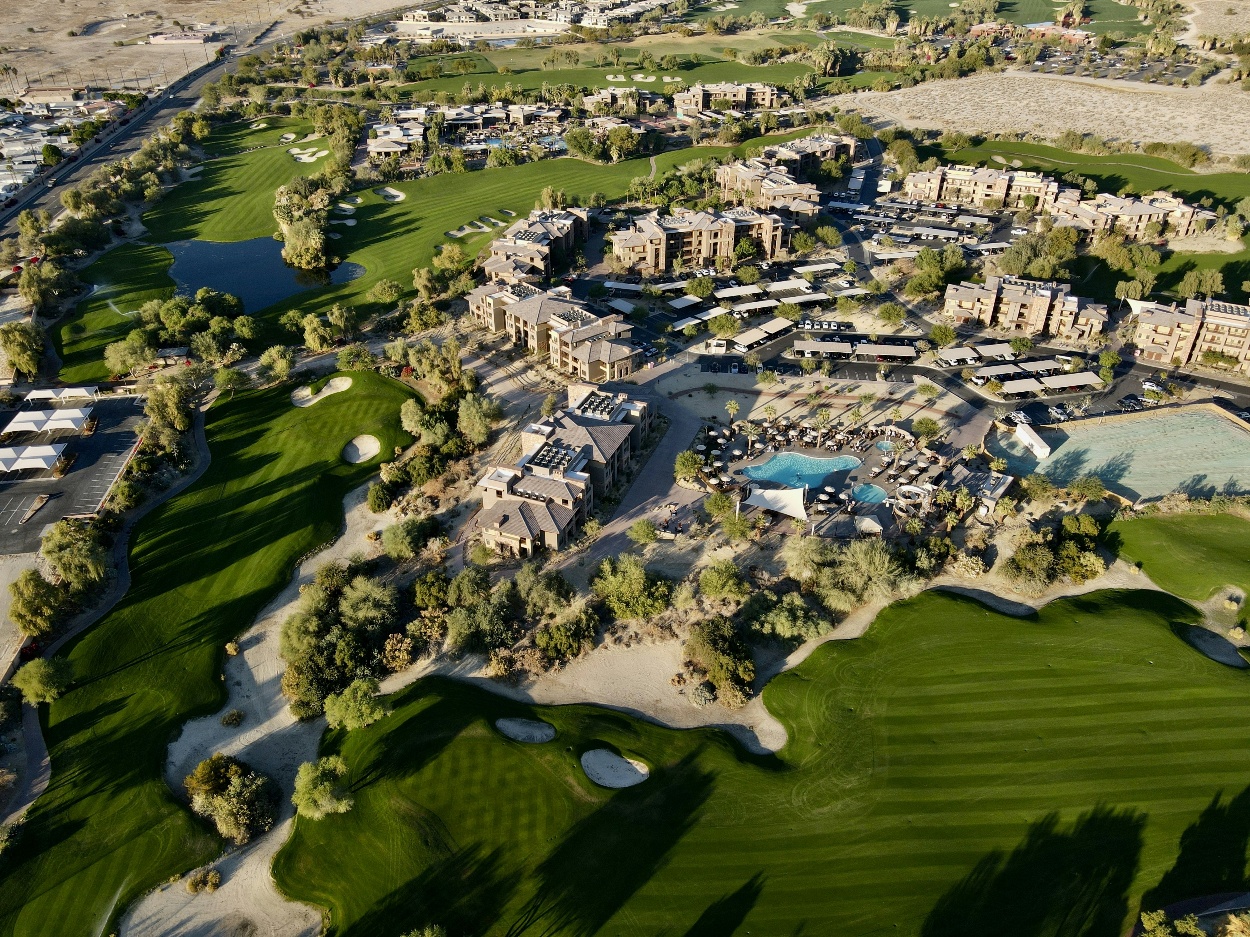 O Fim de Semana Perpétuo: A Lógica Financeira de Ter um Clube Privado em Casa