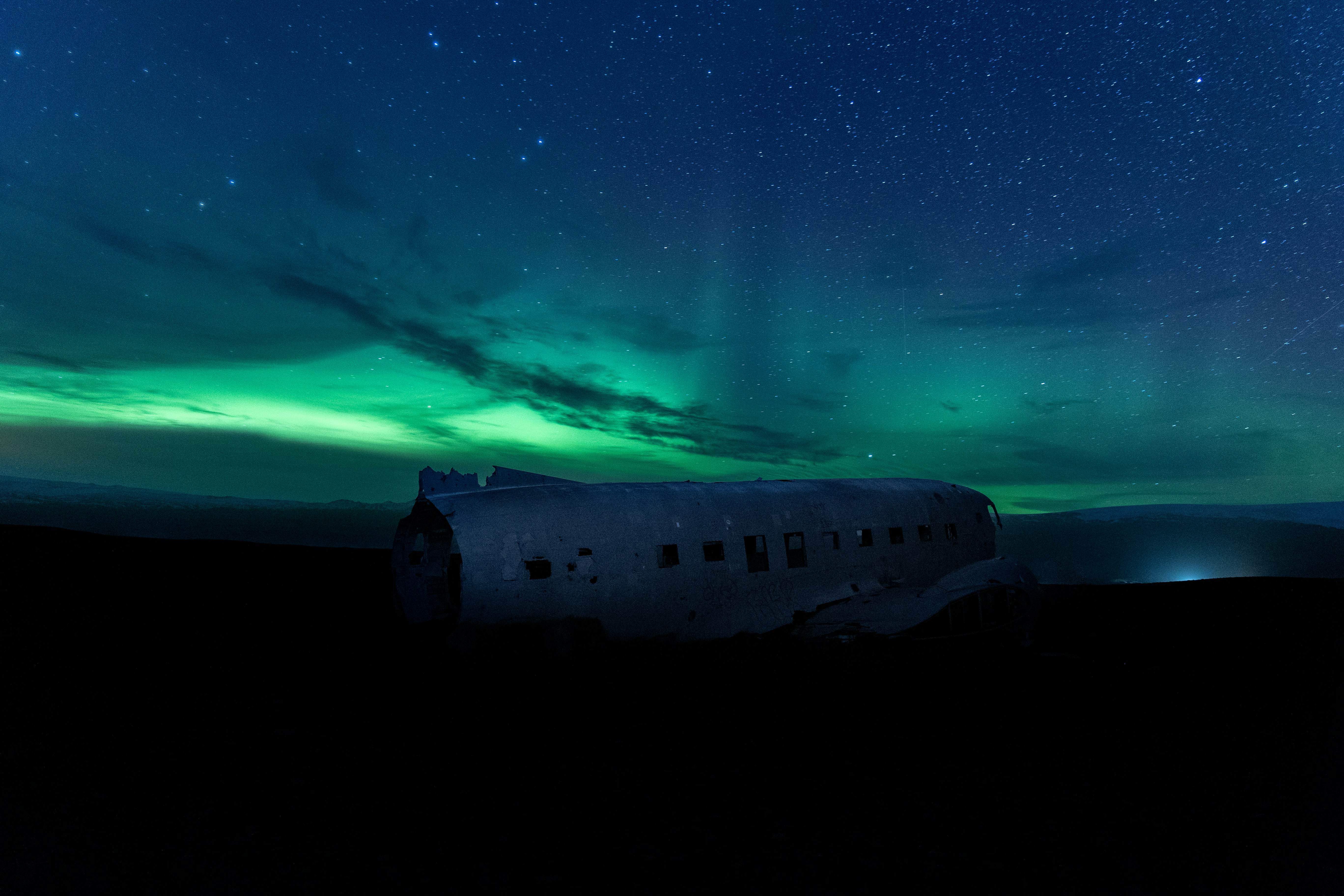그린란드 위치 및 여행 시 필요한 비행기 노선과 오로라 관광 최적기 정보 이미지1