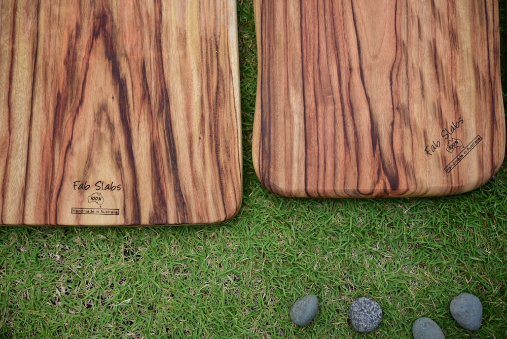 a couple of wooden boards sitting on top of a grass covered field