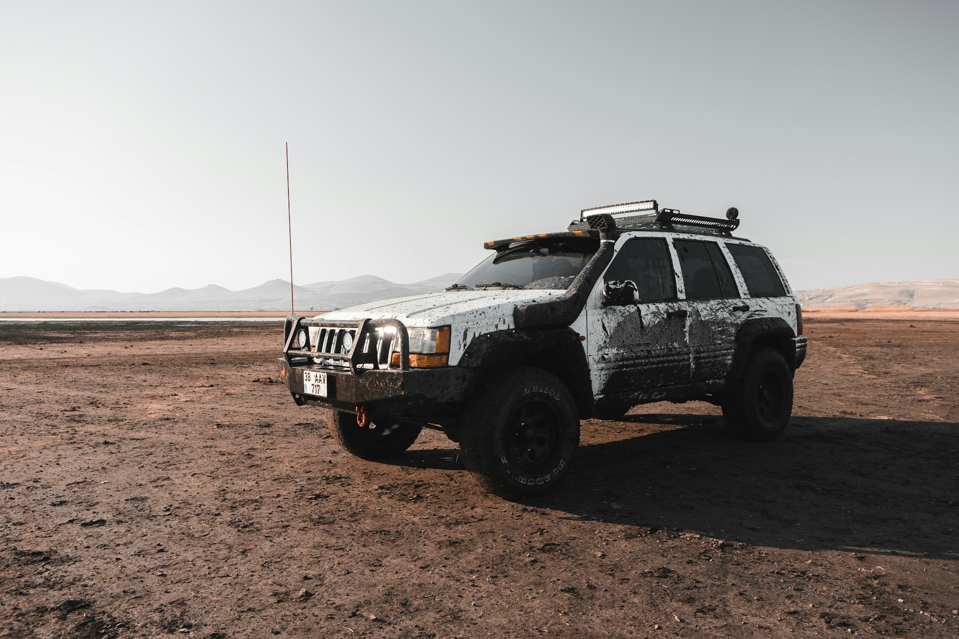 gray computer monitor