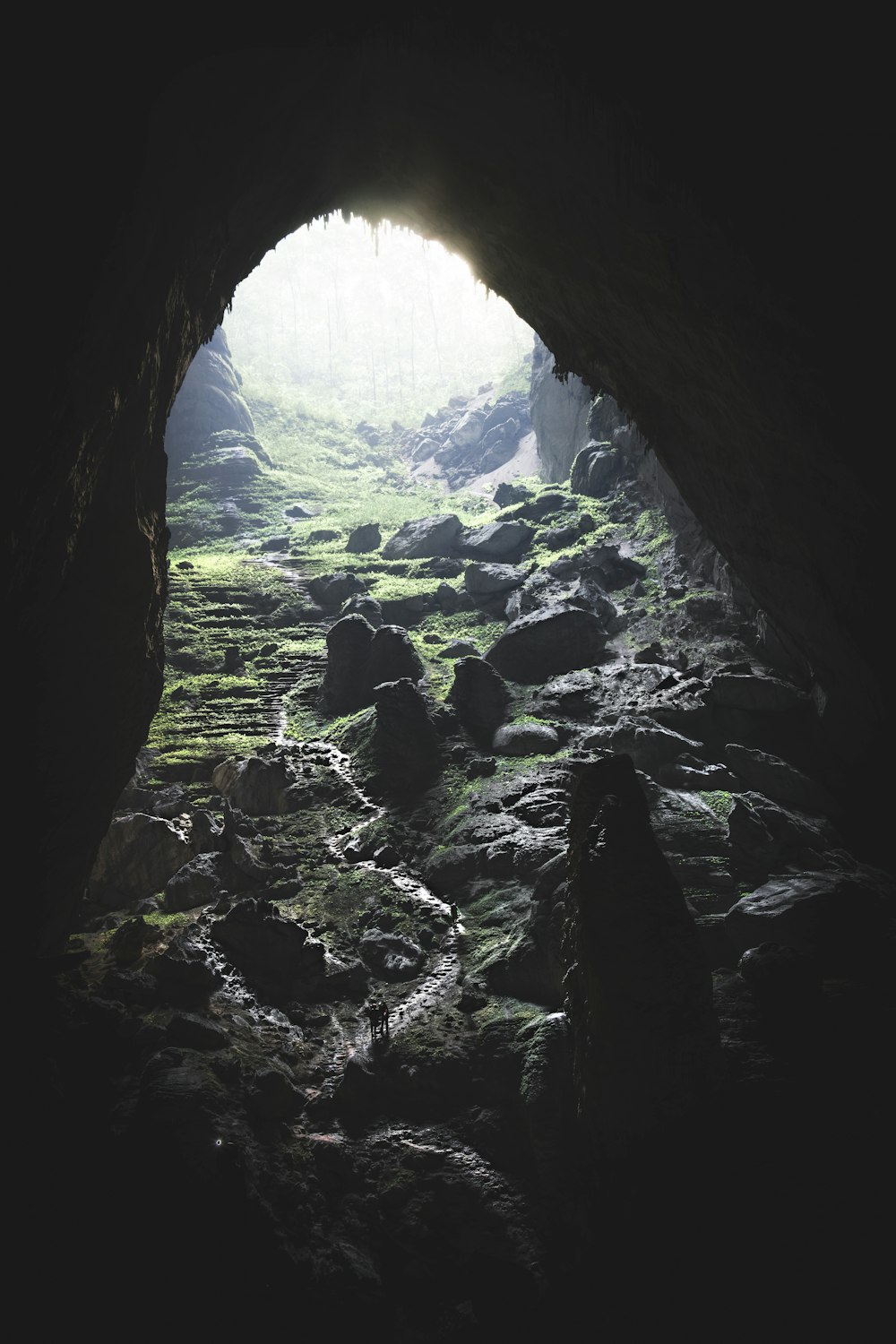 una vista di una grotta