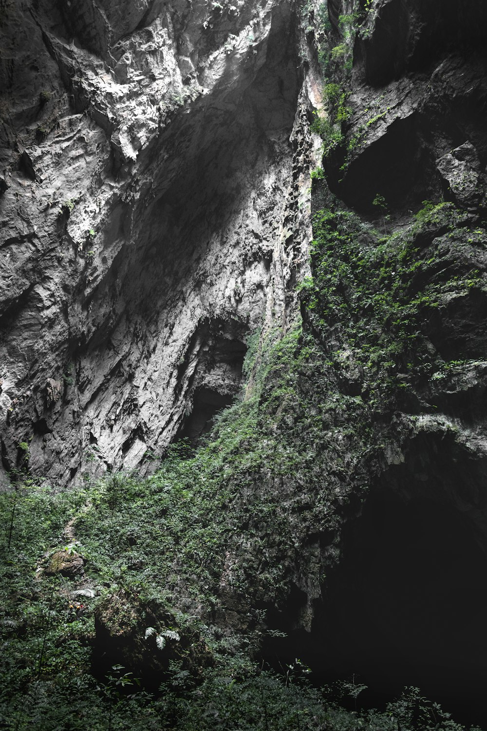 Blick auf einen großen Felsen