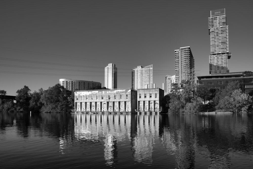 a black and white photo of a city skyline