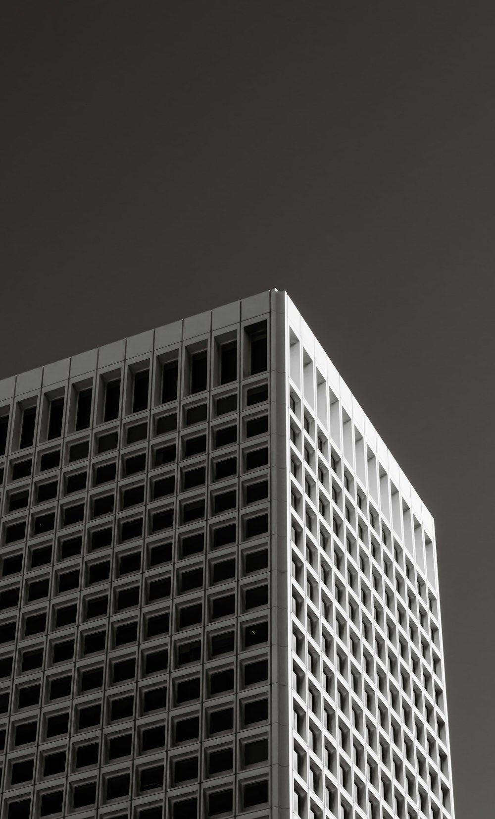 a black and white photo of a tall building