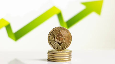 Image d'article pour: Baleines Bitcoin : record de 270 000 BTC, les ETF se vident