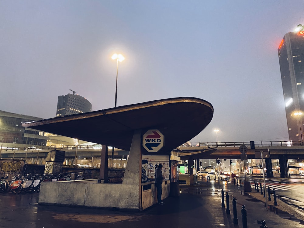 a bus stop in a city at night