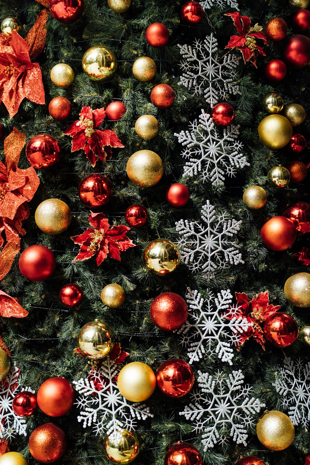 a christmas tree with red and gold ornaments