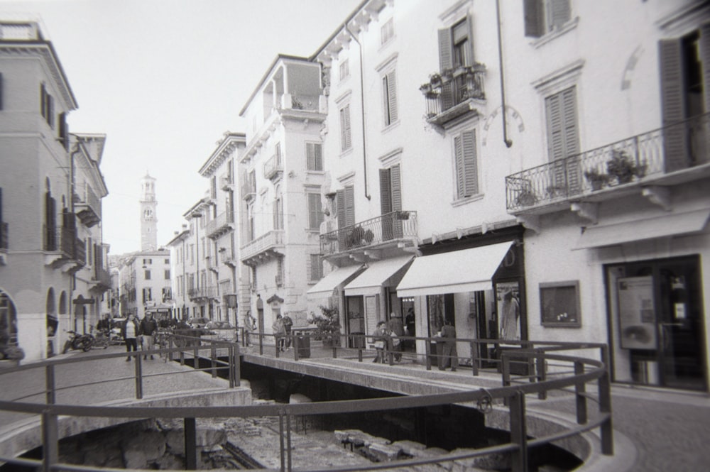 a black and white photo of a city street