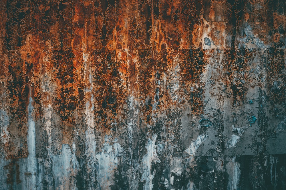 a rusted metal wall with lots of rust on it