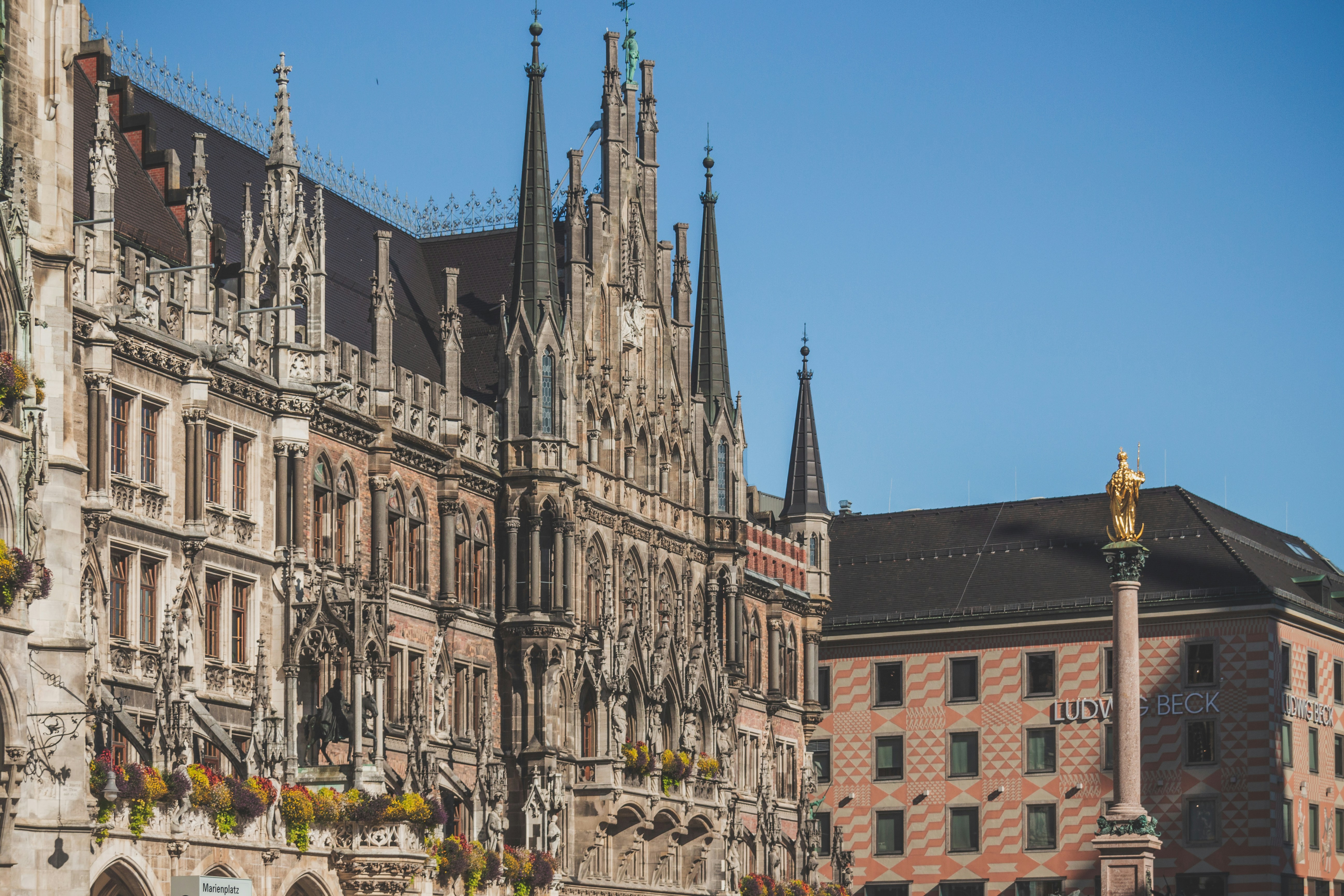 Dallmayr Café - A Taste of Bavarian Elegance in Munich