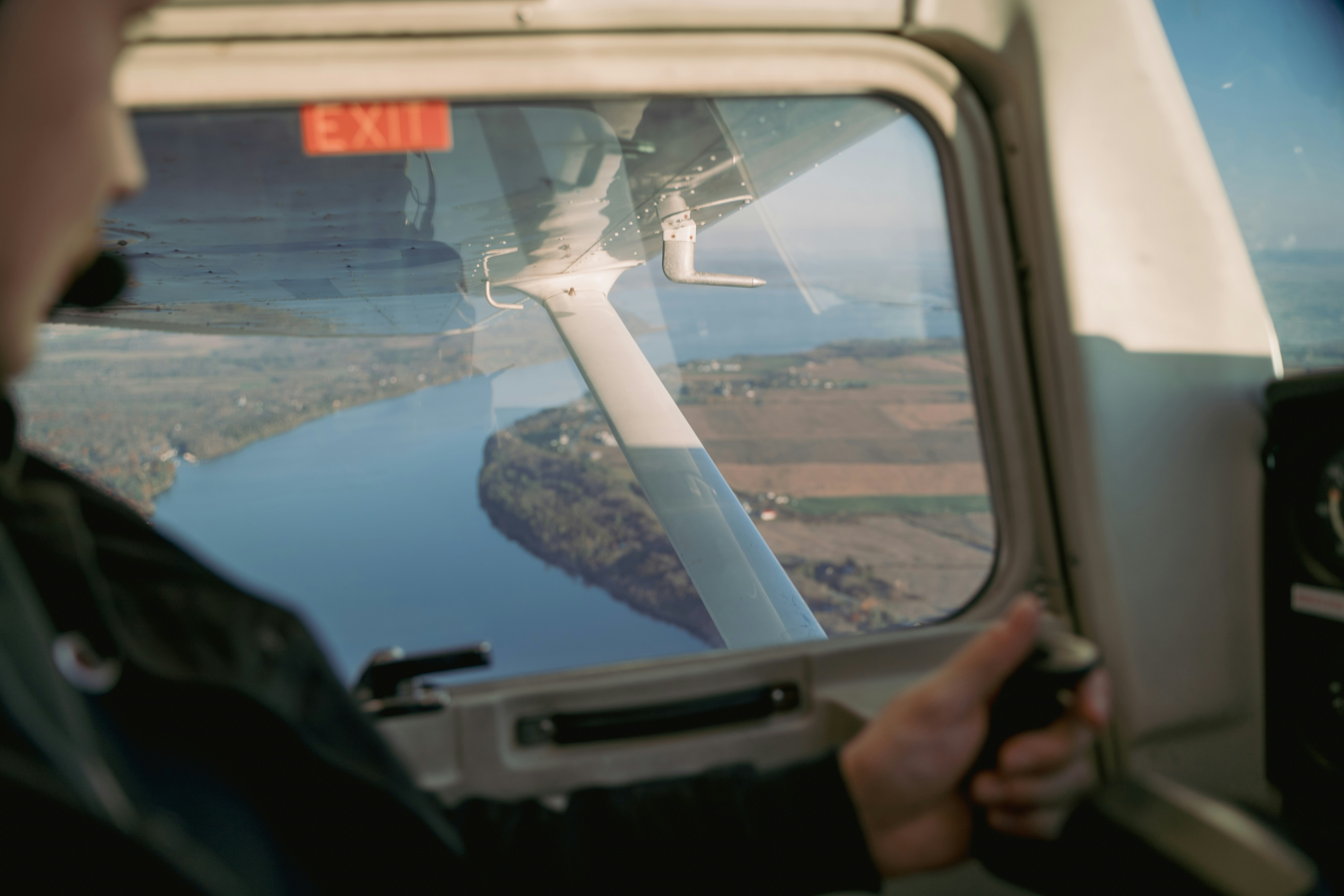 Radinn jetboard performing maneuvers
