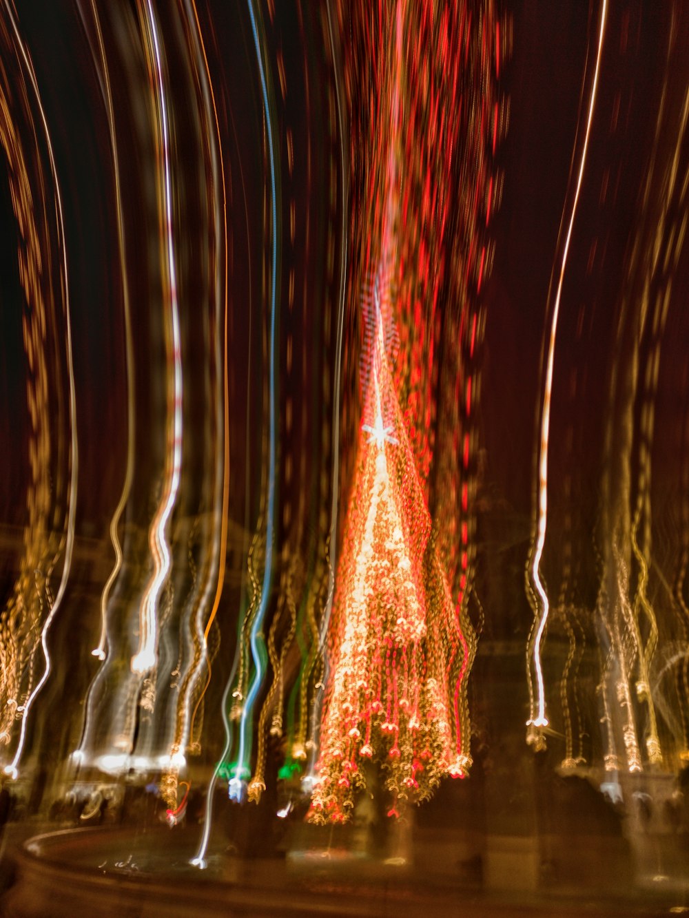 a blurry photo of a christmas tree