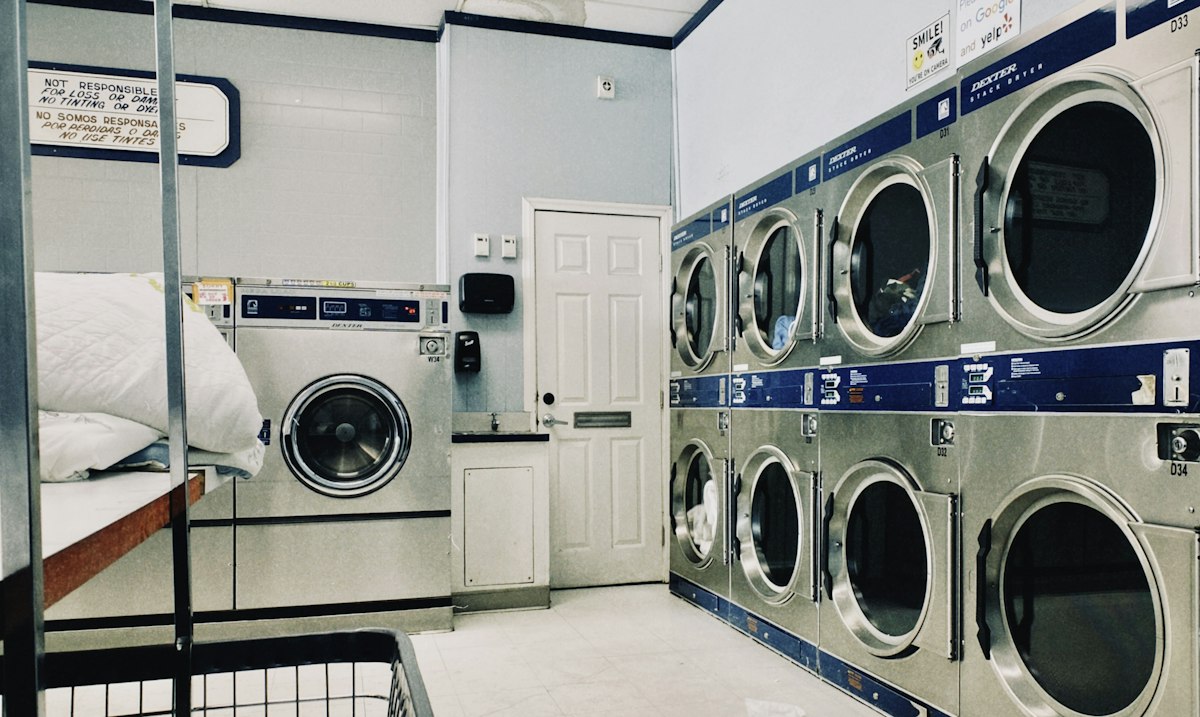 Lavanderia Compartilhada em Condomínio em 2026: Como Funciona, Quanto Custa, Vale a Pena para Apartamentos Compactos e o Que Muda no Projeto