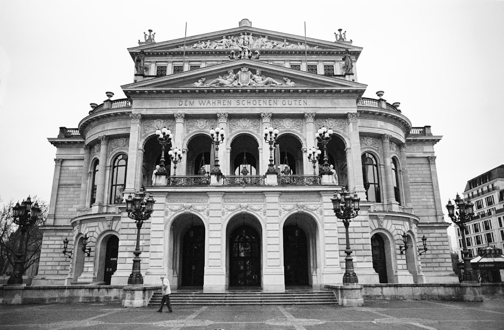 a black and white photo of a large building