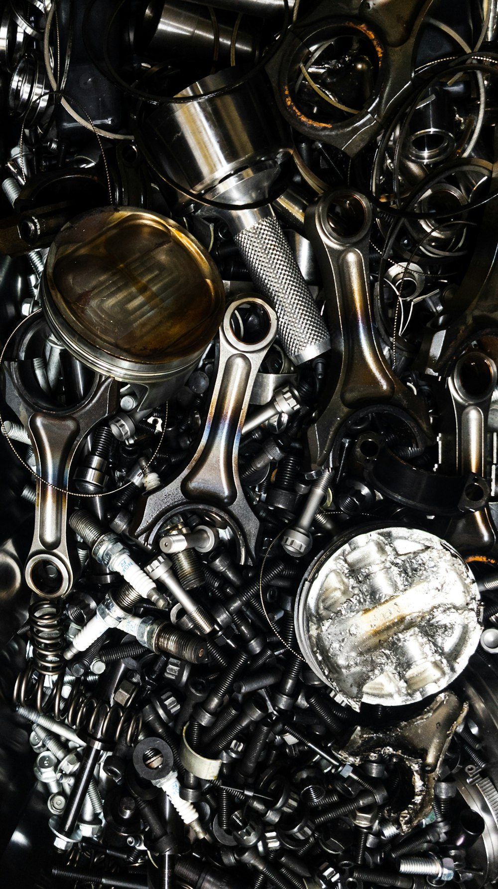 a close up of a bunch of metal objects