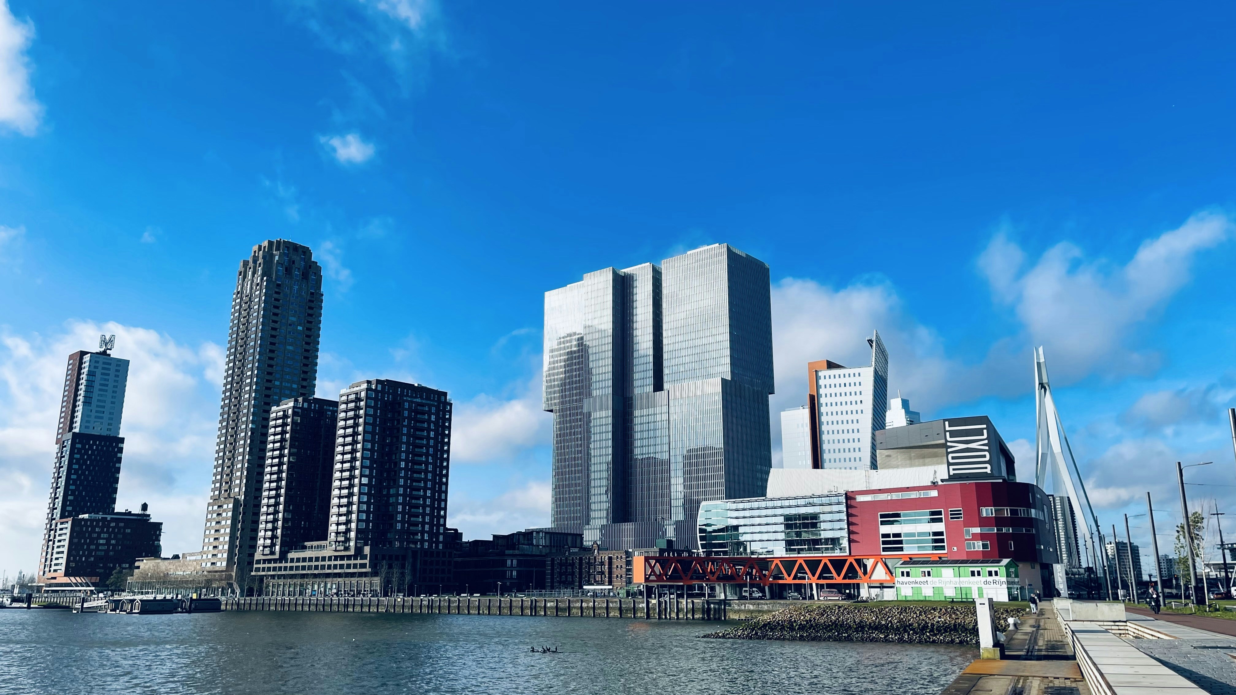 Photo by maartenscheer