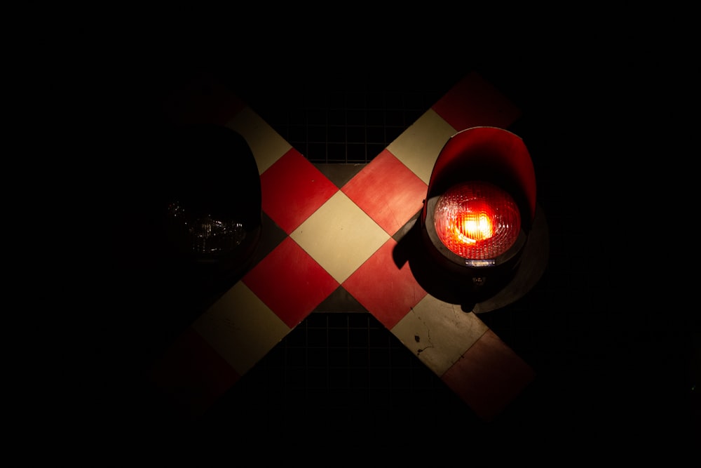 a traffic light with a red light on it