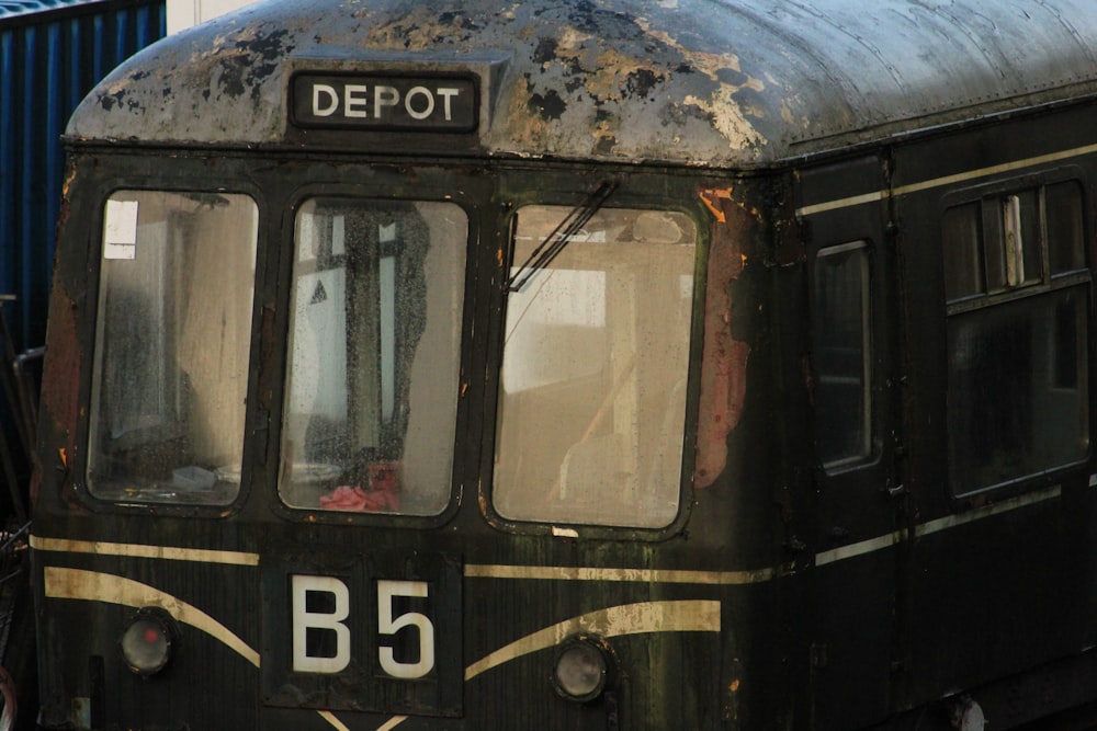 an old train car with the number b5 on it