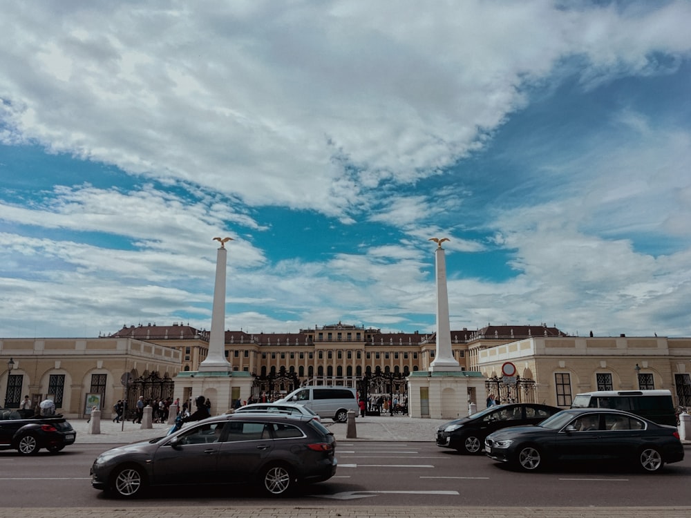 a group of cars parked in front of a building