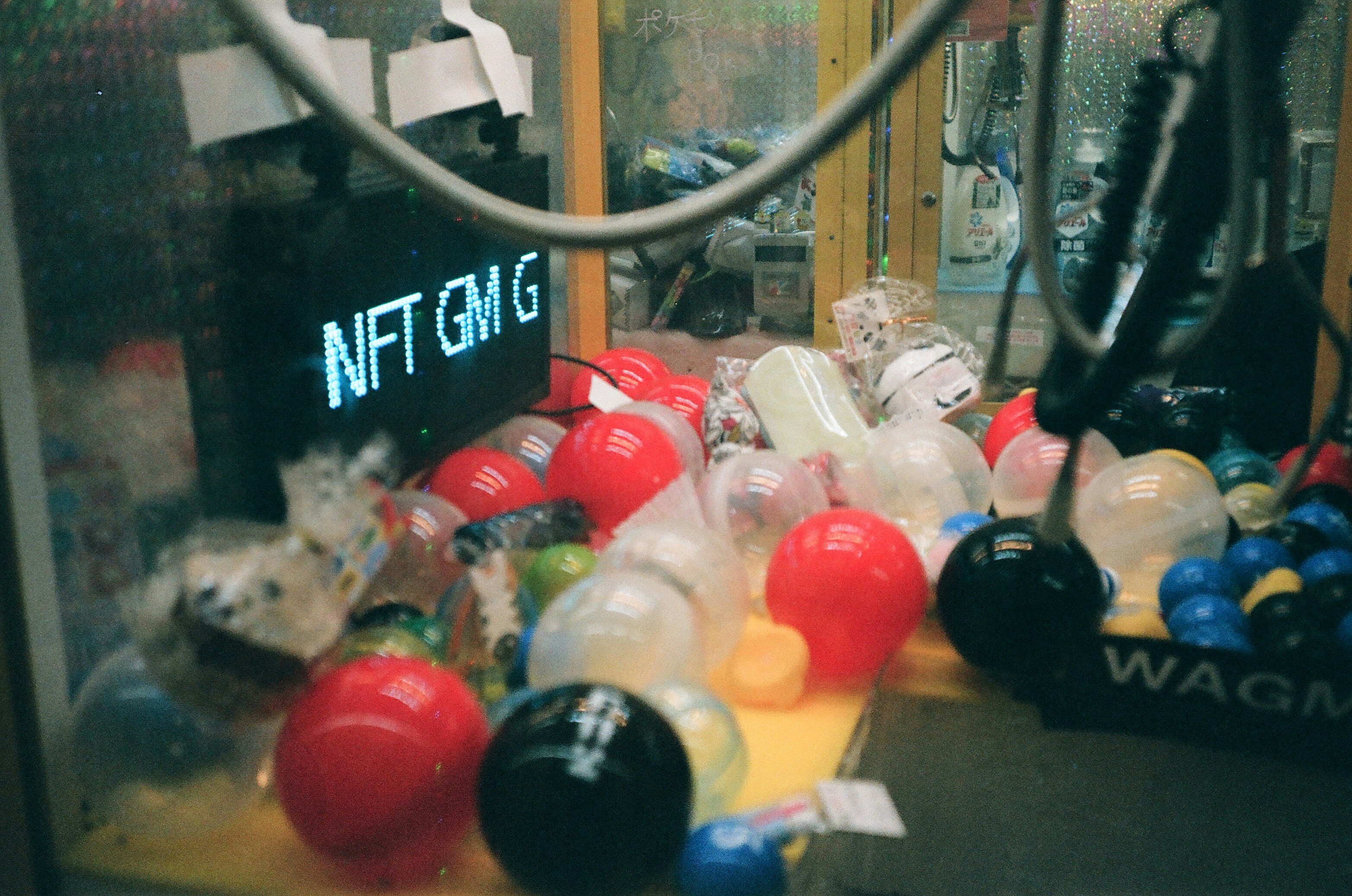 An interactive experiment about real claw machine based on Tezos NFT project [Lock-in Vending Machine series] by deruei.tez
