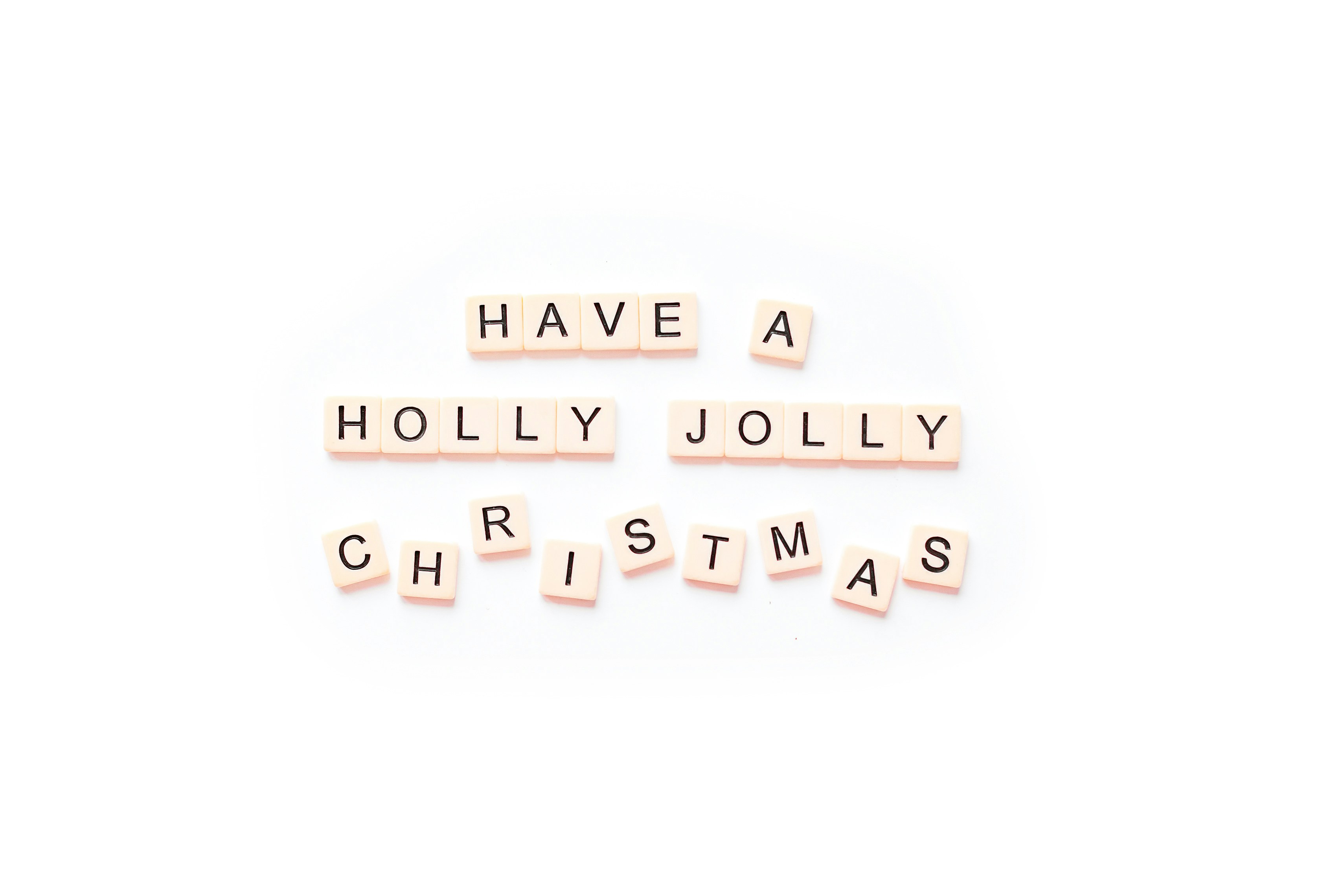 スクラブルの文字のスペルには、ヒイラギの陽気なクリスマスがあります