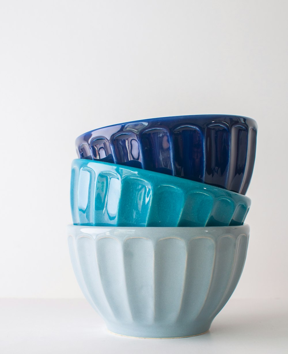 a stack of blue and white bowls sitting on top of each other