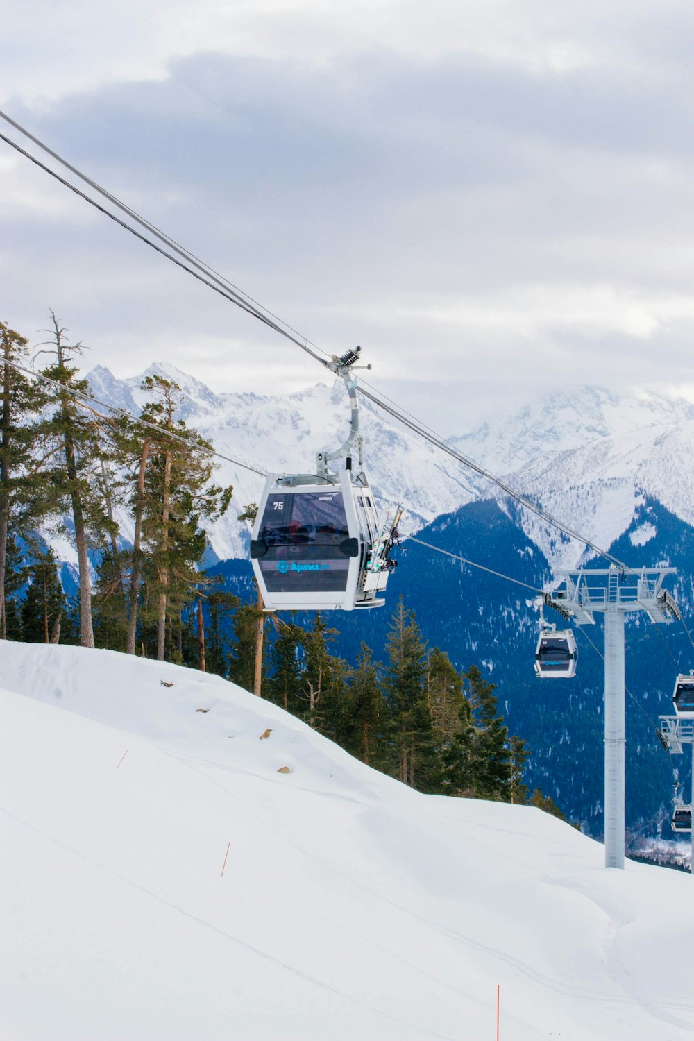 a ski lift going up a snowy mountain