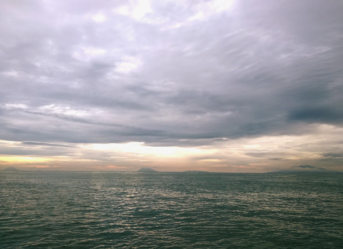 Senja di Pantai Anyer, Kabupaten Serang