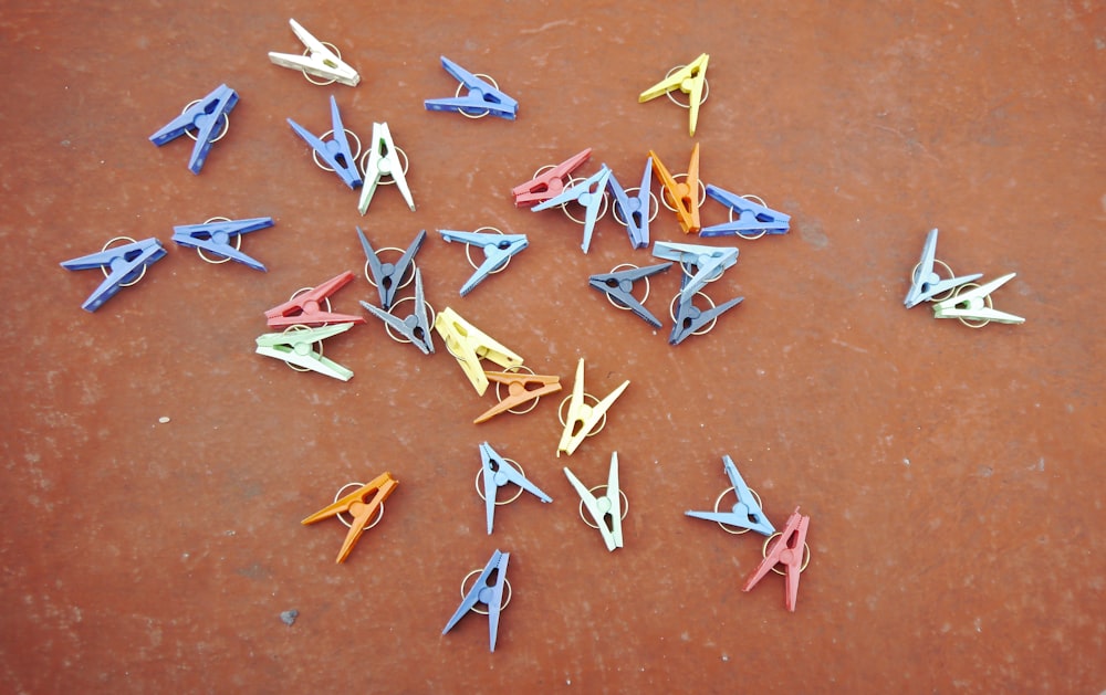 a bunch of origami airplanes are on the ground