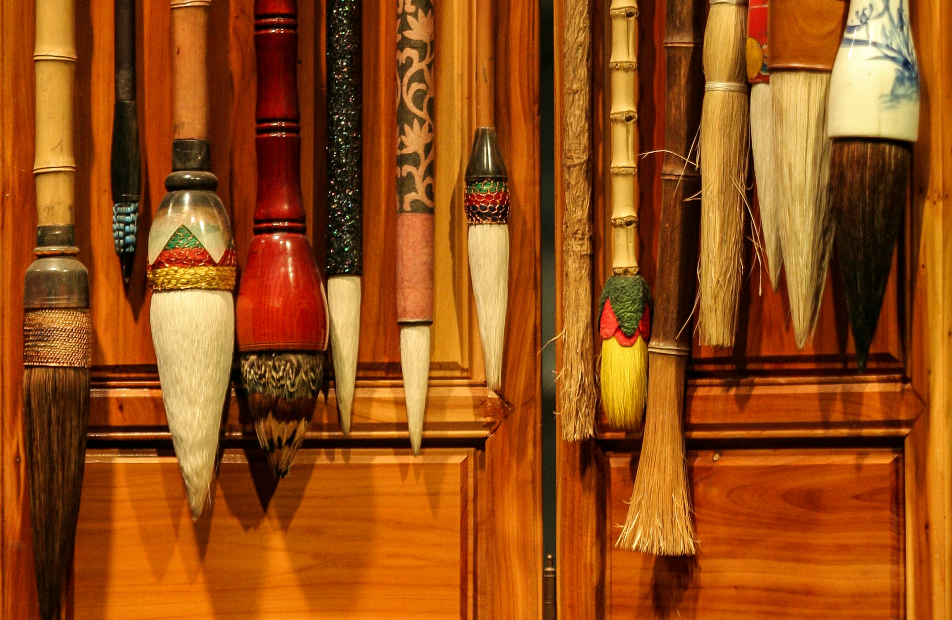 gray computer monitor