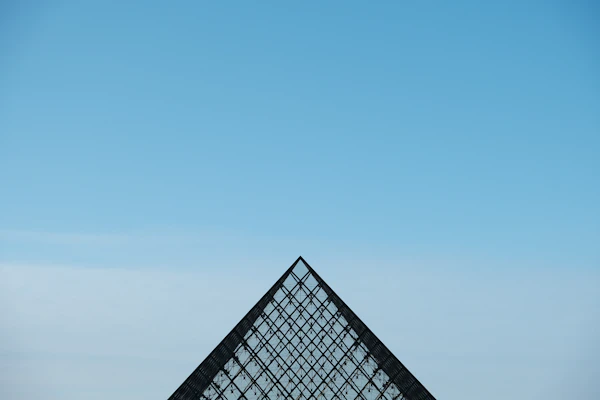 Pyramide du Louvre Paris