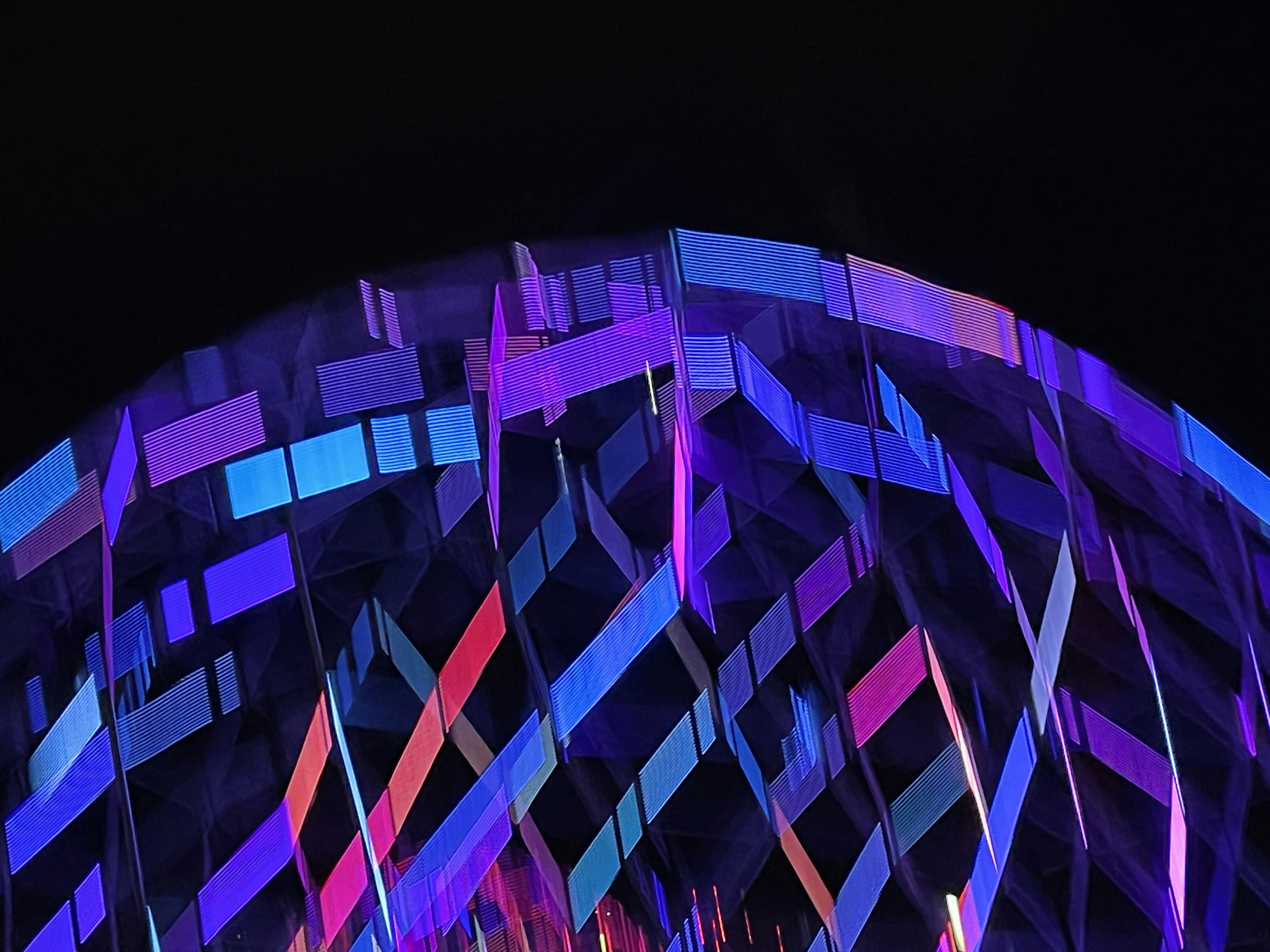 Luces azules y púrpuras