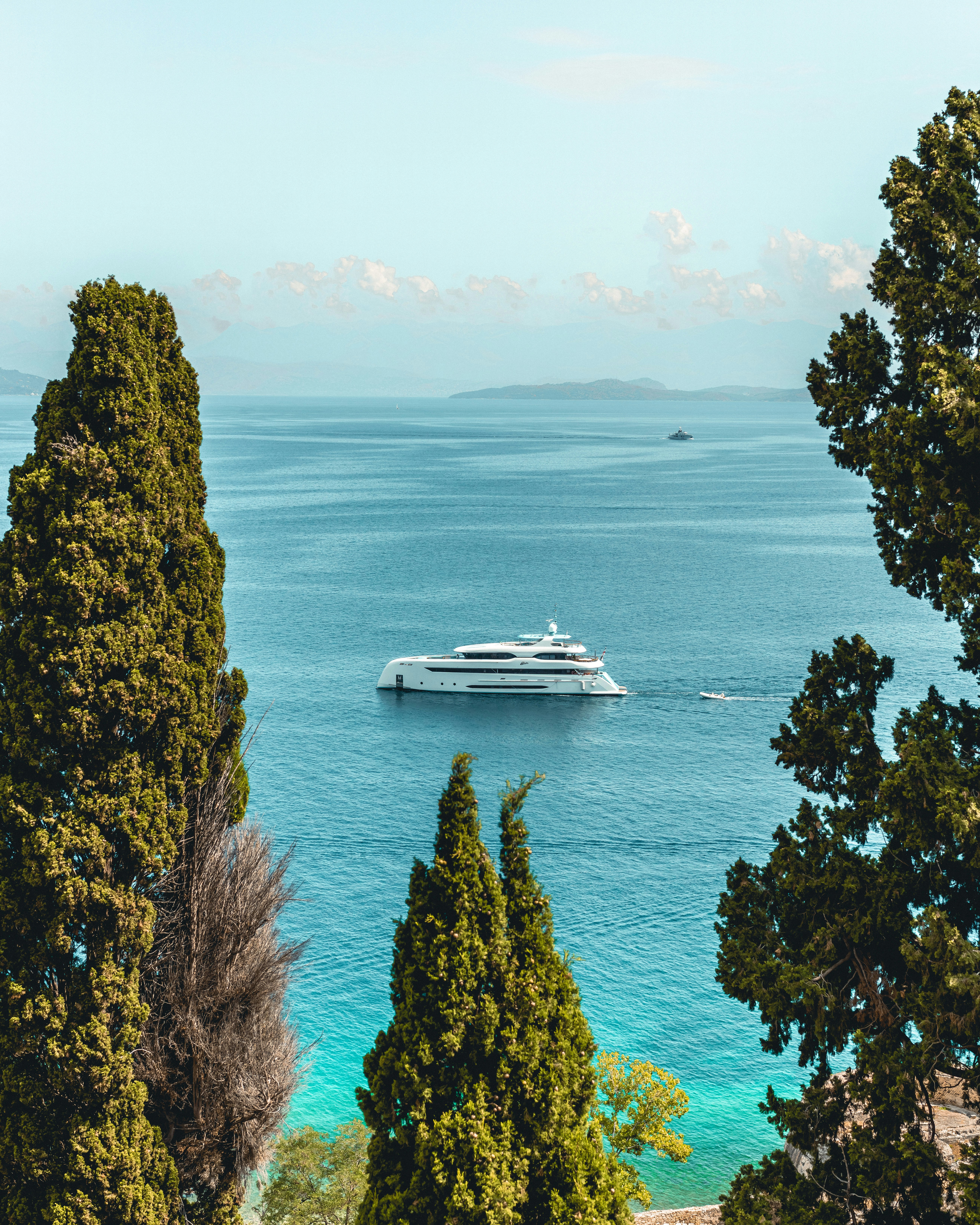 A large white boat in the middle of the ocean photo – Free Land Image ...