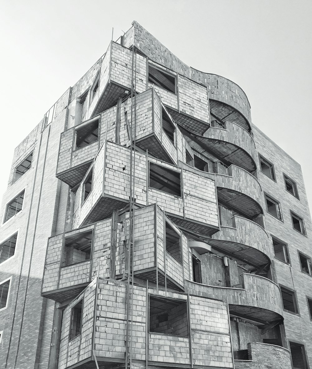 a black and white photo of a very tall building