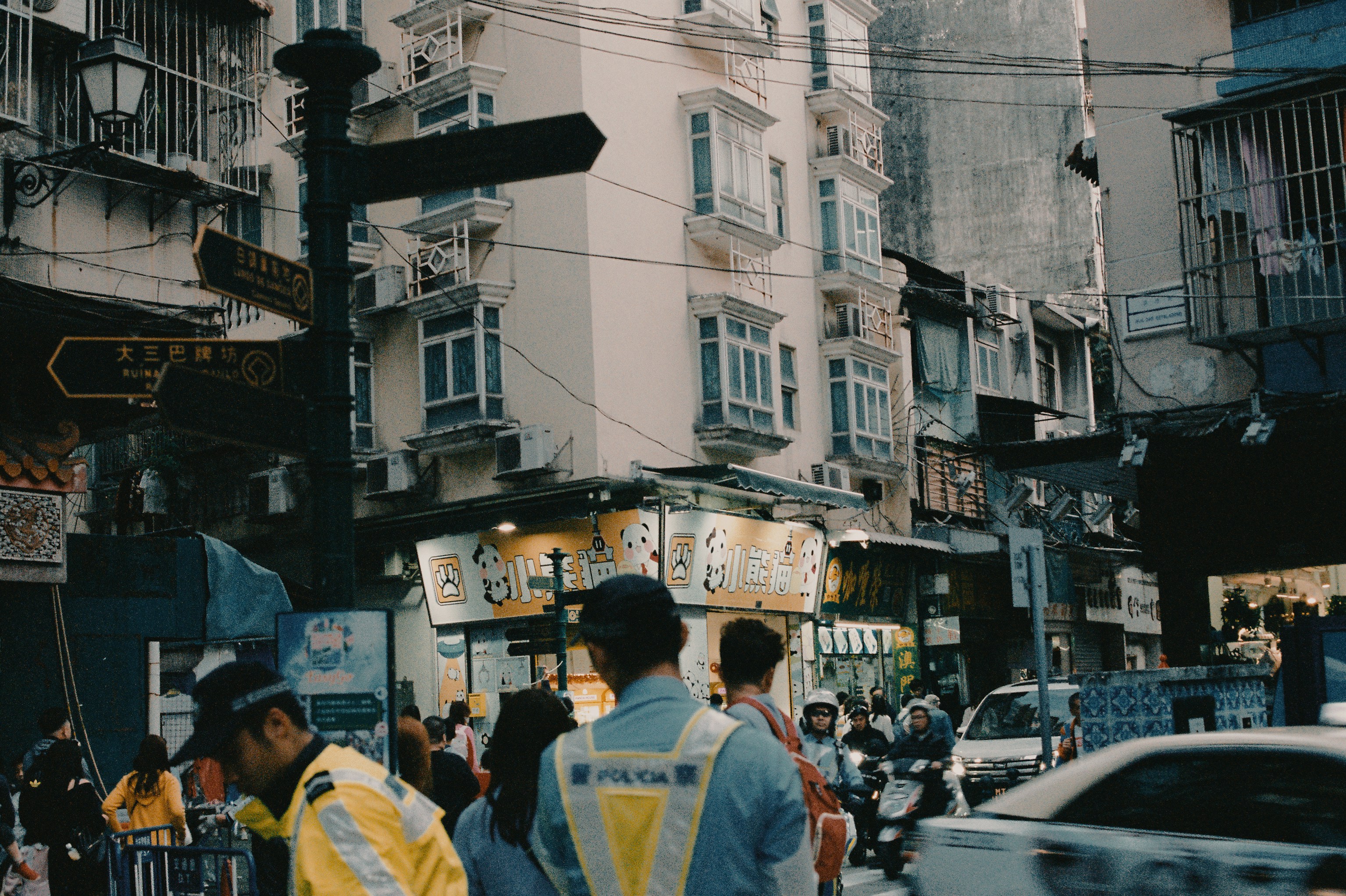 Photo by alanlunxueru